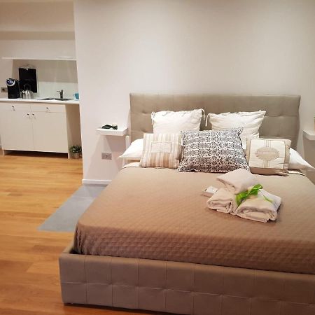 Via Roma Apartment Deluxe ساليرنو المظهر الخارجي الصورة